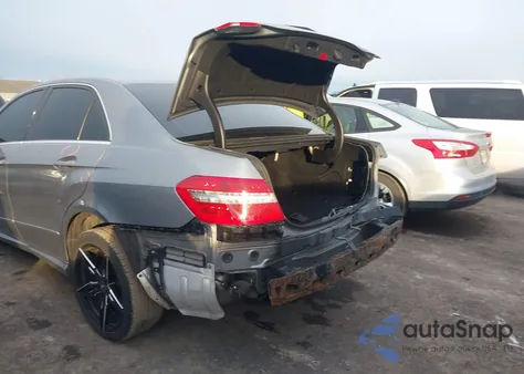 2010 Mercedes-Benz E 350 4Matic z USA, uszkodzony, nr VIN WDDHF8HB3AA056117